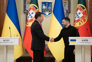 Зеленський про мир, вибори та морські дрони: головне зі спілкування президента зі ЗМІ 