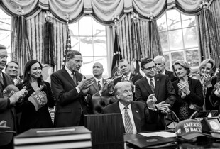 Верховний суд США скасував мита - Трамп вже ввів нові