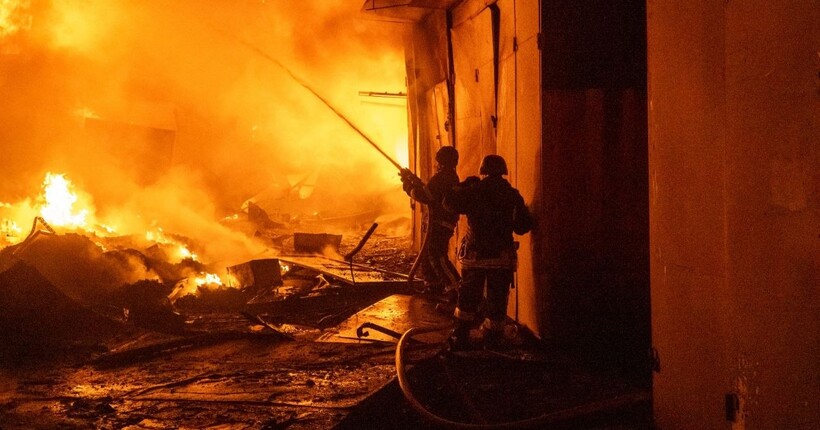 У Хмельницькому через ворожу атаку загорівся ринок: під час гасіння відбулася повторна детонація