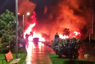 У Києві дрон влучив у 25-поверхівку: двоє загиблих, палають автомобілі (оновлено)