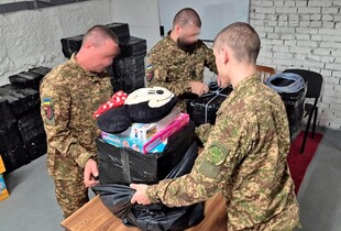 Українські військові доставили понад 600 кг допомоги для дітей в окупованих Олешках